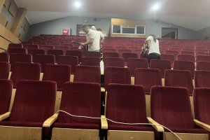 Çağdaş okulları çok amaçlı salon sandalye yıkama